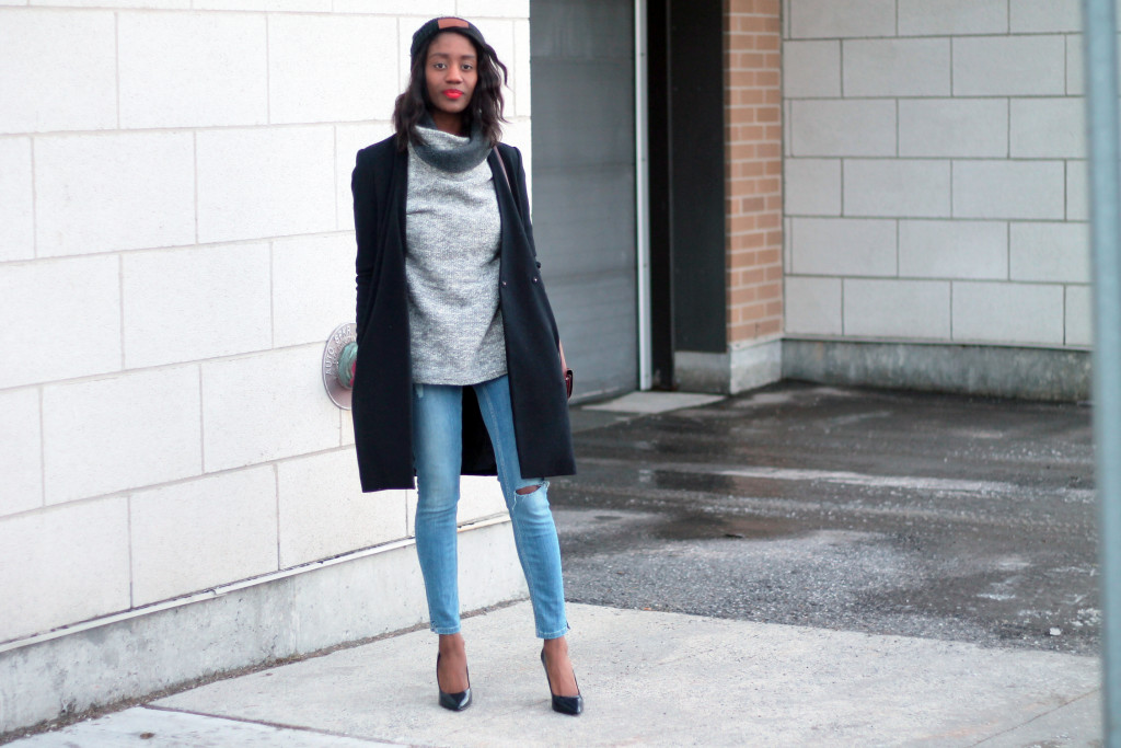 STYLING AN OVERSIZED SWEATER